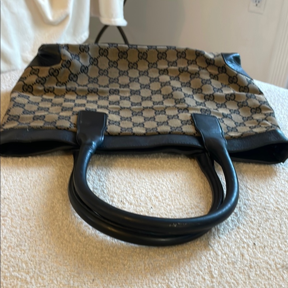 Gucci Black and Tan Monogram Handbag - Picture 2 of 6